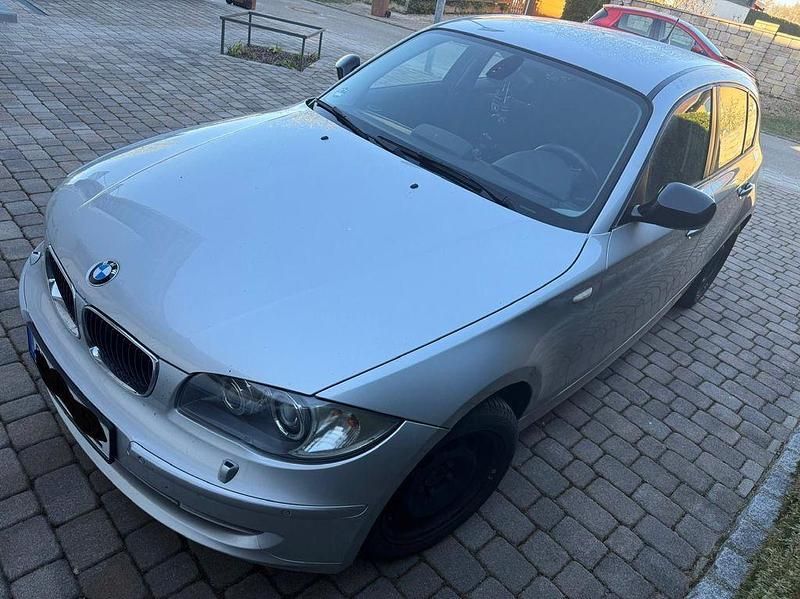 Gebraucht BMW 118 143 PS (105 kW) 2010 Silber Kleinwagen