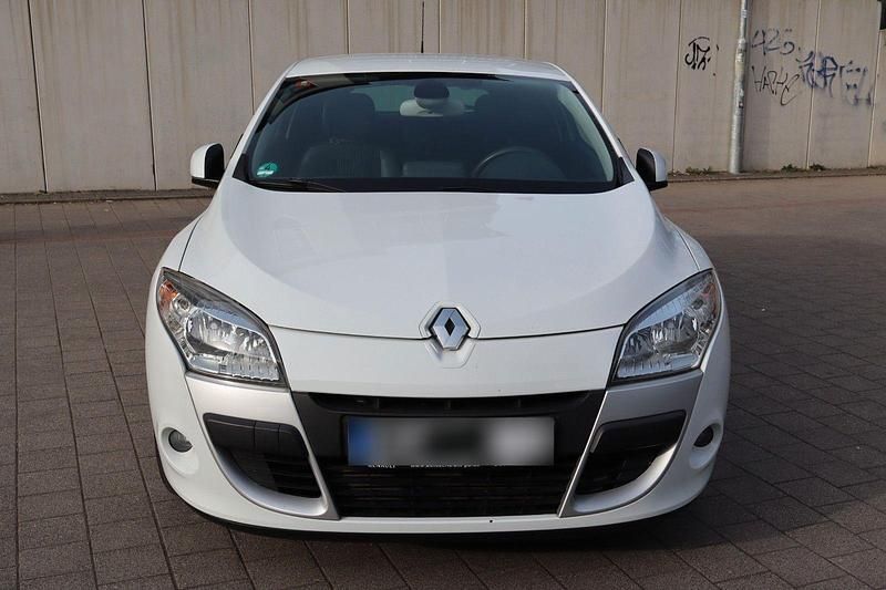 Gebraucht Renault Mégane Coupé Dynamique 102 PS (75 kW) 2010 Weiß Coupé