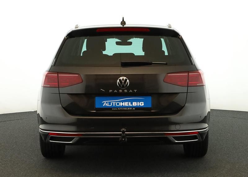 Gebraucht VW Passat Elegance 150 PS (110 kW) 2023 Mangangrau metallic Kombi