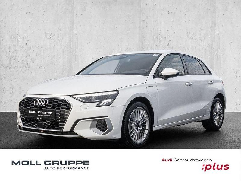 Weiß Gebraucht 2022 Audi A3 Sportback e-tron Advanced Kleinwagen | 23.850 € (Guter Preis) - Bild 1/4