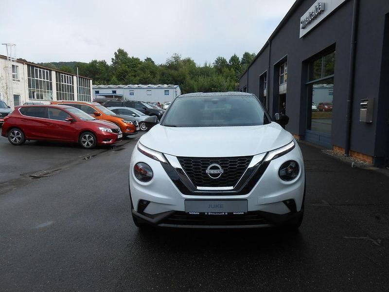 Neu Nissan Juke N-Connecta 114 PS (83 kW) 2025 Weiß/schwarz SUV