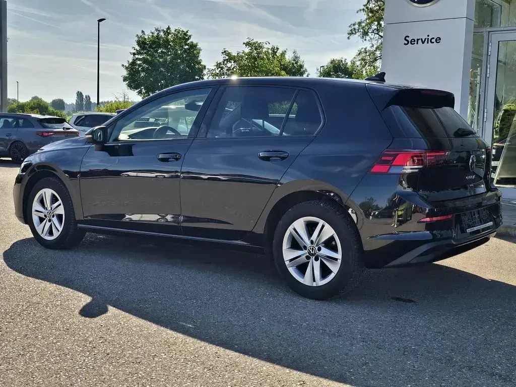 Gebraucht VW Golf VIII Active 131 PS (96 kW) 2023 Schwarz Limousine