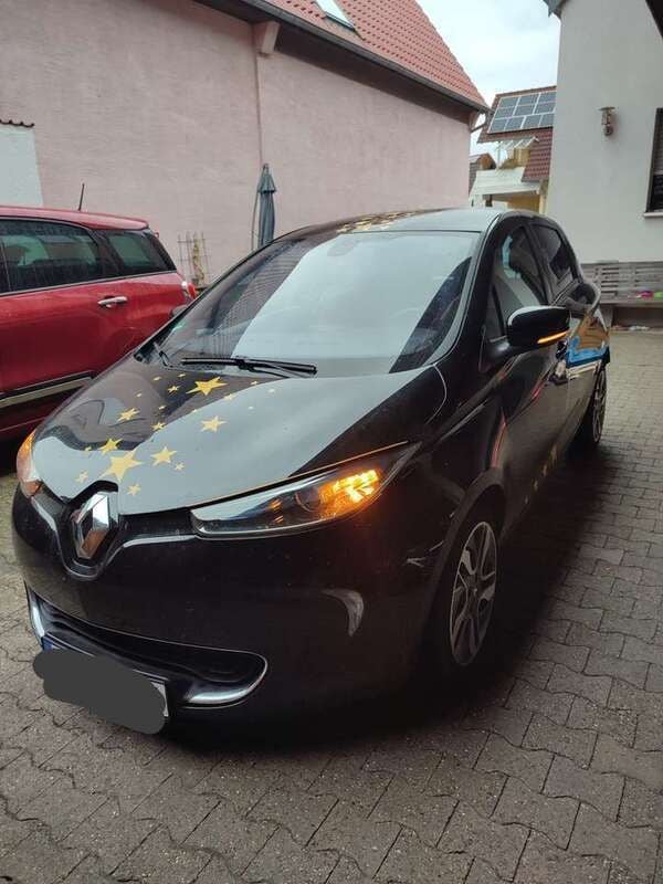 Schwarz Gebraucht 2015 Renault Zoe Intens Kleinwagen | 3.500 € - Bild 1/4