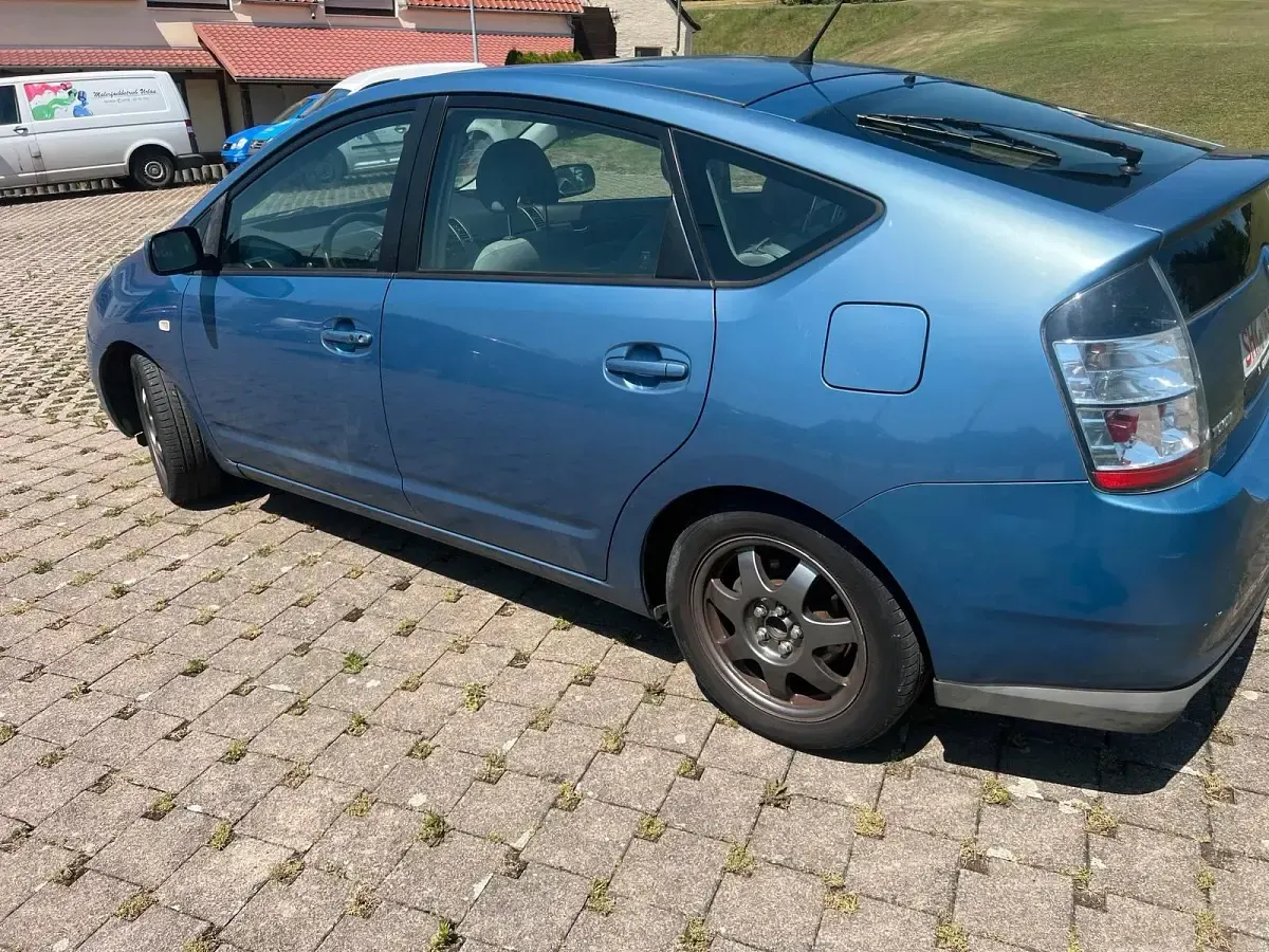 Gebraucht Toyota Prius 77 PS (56 kW) 2005 Violet Kleinwagen