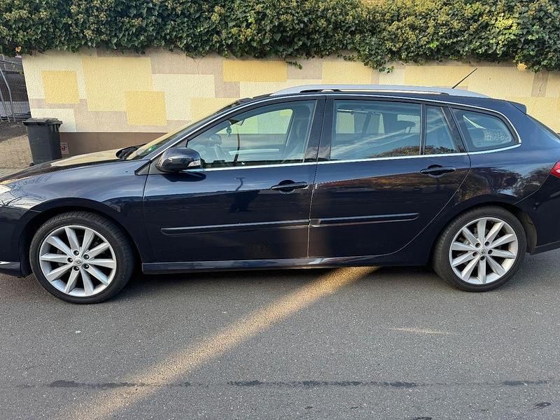 Blau Gebraucht 2008 Renault Laguna GrandTour Initiale Kombi | 3.090 € (Fairer Preis) - Bild 1/4