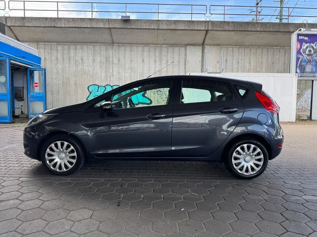 Gebraucht Ford Fiesta 97 PS (71 kW) 2010 Blau Limousine