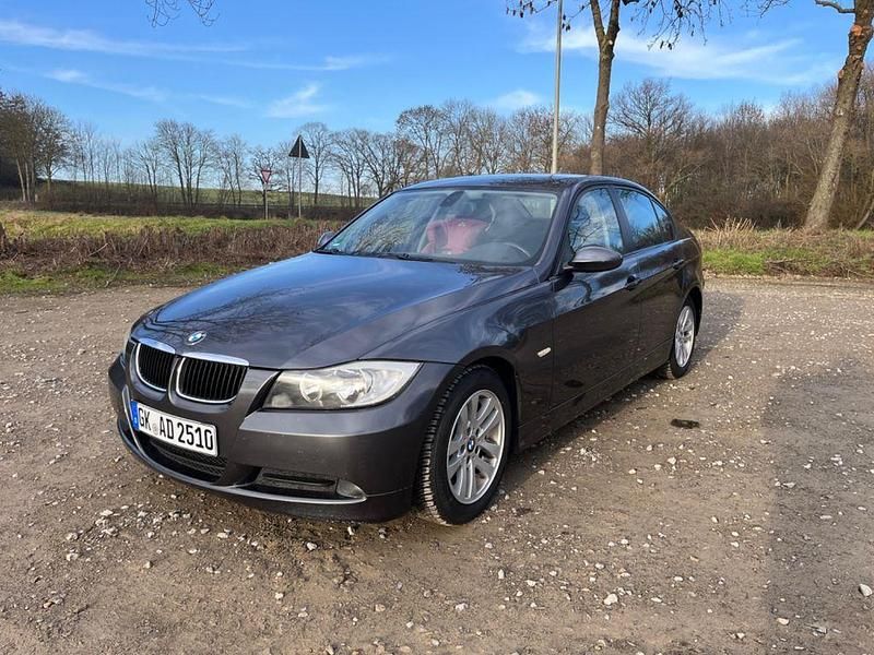 Gebraucht BMW 320 170 PS (125 kW) 2007 Grau Limousine