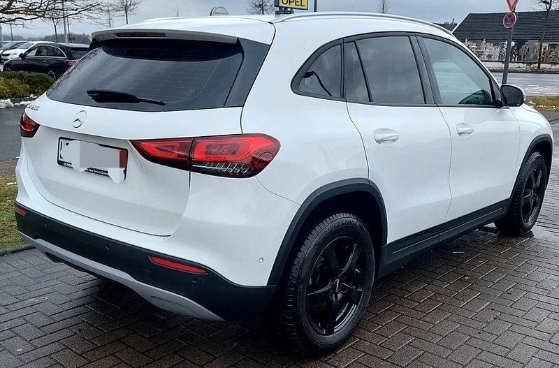 Gebraucht Mercedes GLA200 163 PS (119 kW) 2021 Weiß SUV