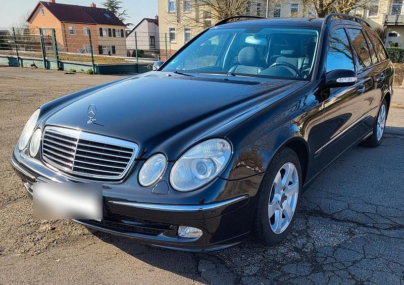Gebraucht Mercedes E220 Avantgarde 150 PS (110 kW) 2004 Schwarz Kombi