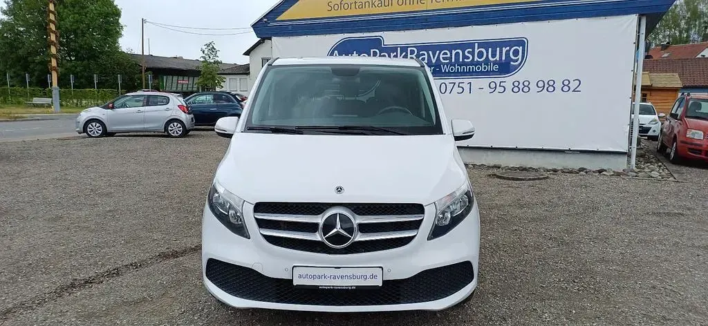 Gebraucht Mercedes V220 163 PS (119 kW) 2022 Weiß Van / Kleinbus