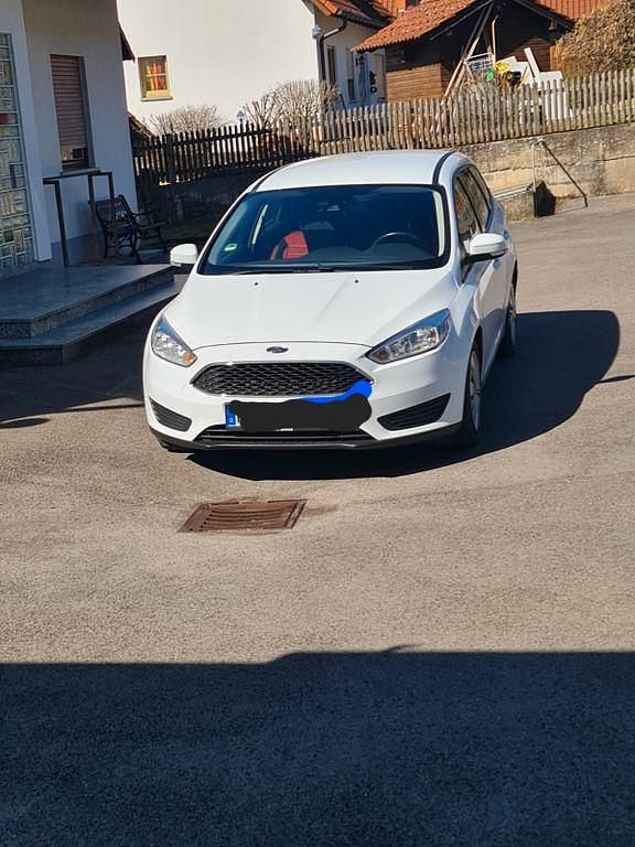 Weiß Gebraucht 2018 Ford Focus Active Kombi | 6.099 € - Bild 1/4