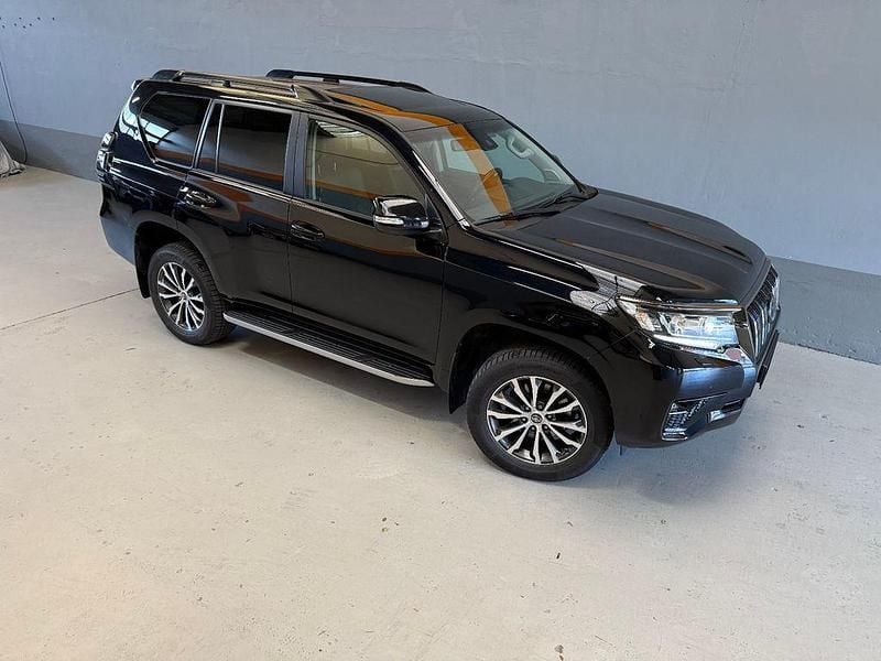 Schwarz Gebraucht 2022 Toyota Land Cruiser TEC-Edition SUV | 55.790 € (Superpreis) - Bild 1/4