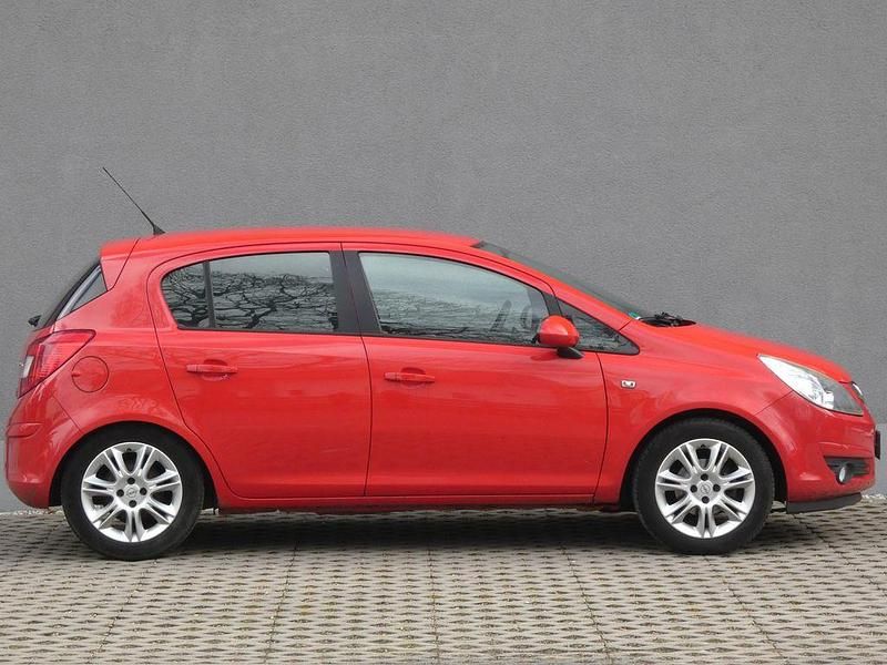 Gebraucht Opel Corsa Innovation 90 PS (66 kW) 2010 Rot Kleinwagen