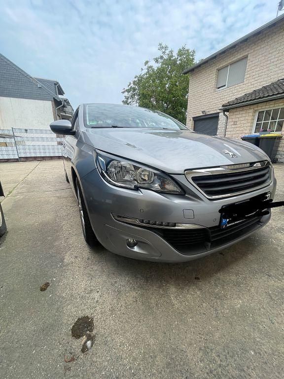 Grau Gebraucht 2016 Peugeot 308 Active Limousine | 10.500 € (Fairer Preis) - Bild 1/4