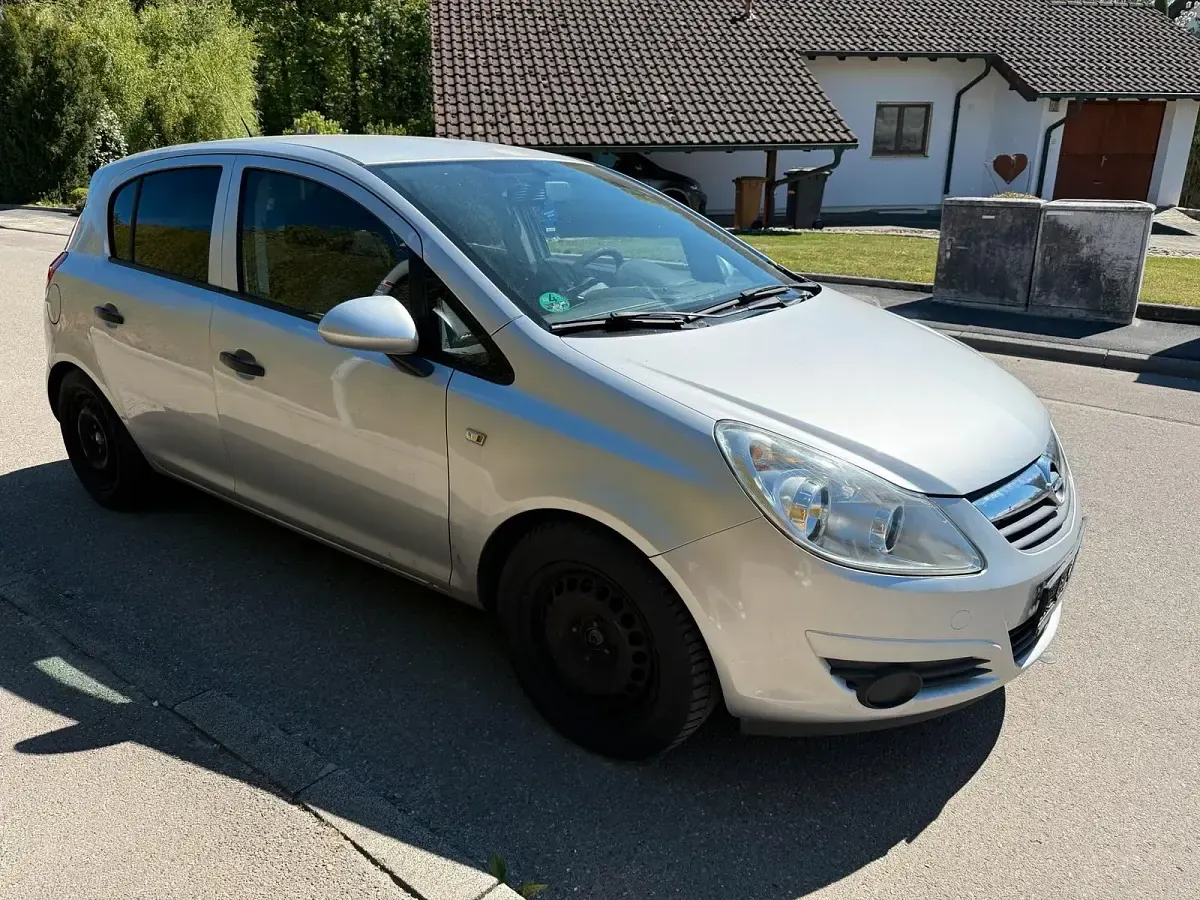 Używany Opel Corsa 75 KM (55 kW) 2010 Srebrny Hatchback