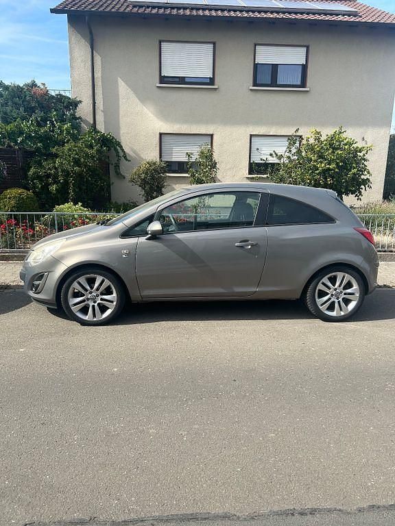 Grau Gebraucht 2012 Opel Corsa Kleinwagen | 7.800 € (Teuer) - Bild 1/4
