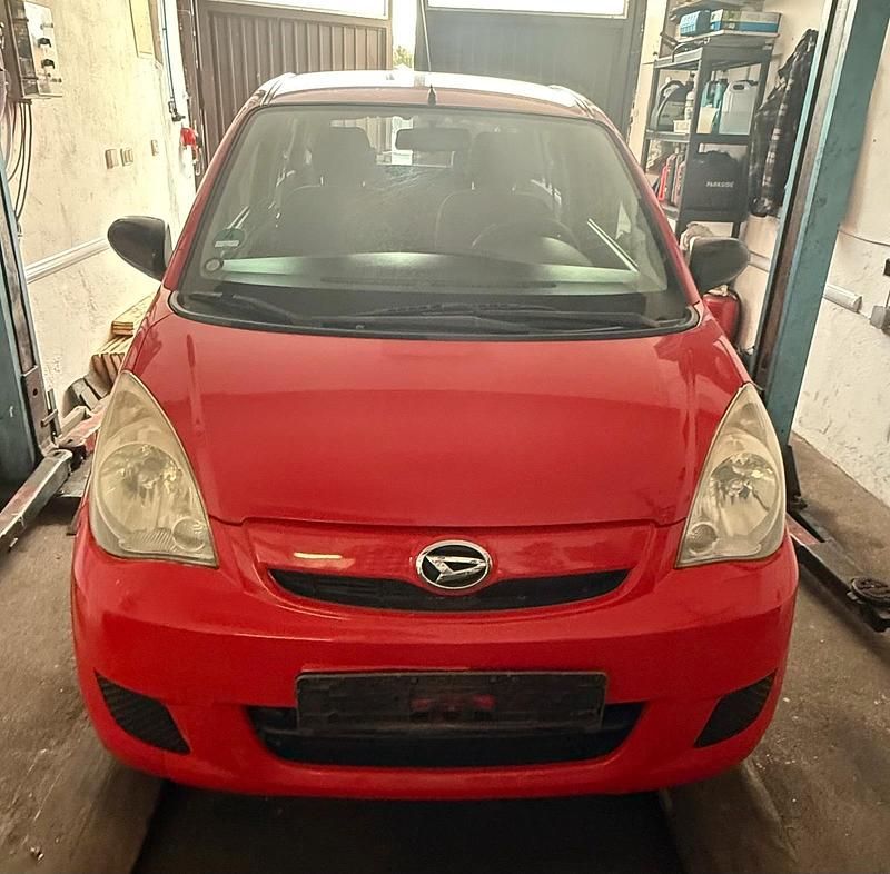 Gebraucht Daihatsu Cuore 70 PS (51 kW) 2009 Rot Kleinwagen