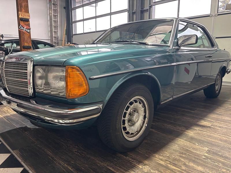 Gebraucht Mercedes 280 185 PS (136 kW) 1983 Grün Coupé