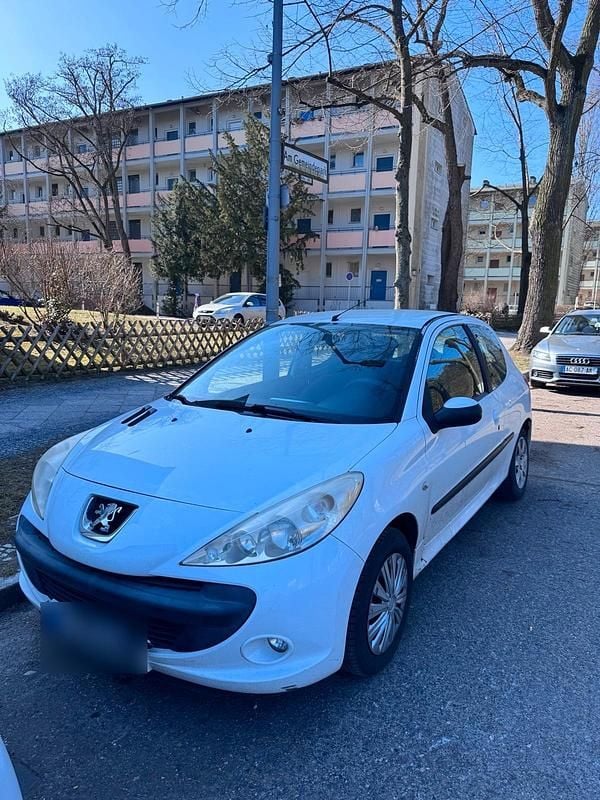 Gebraucht Peugeot 206+ 60 PS (44 kW) 2010 Weiß Kleinwagen