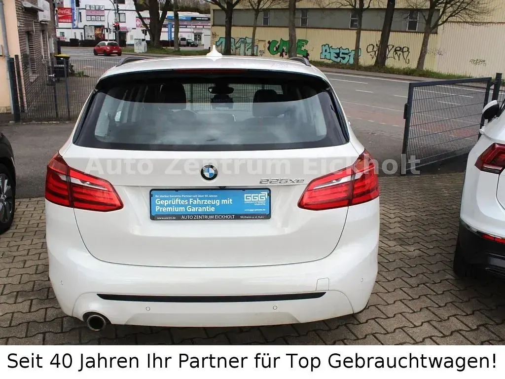 Gebraucht BMW 225 Active Tourer Sport Line 224 PS (164 kW) 2019 Weiß Van / Kleinbus