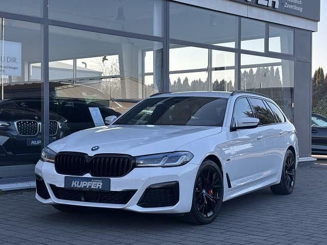 Weiß Gebraucht 2023 BMW 530e M Sport Limousine | 41.700 € (Fairer Preis) - Bild 1/4
