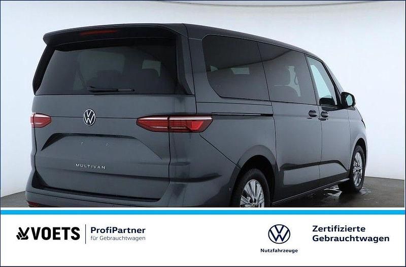 Gebraucht VW Multivan Life 150 PS (110 kW) 2025 Grau Van