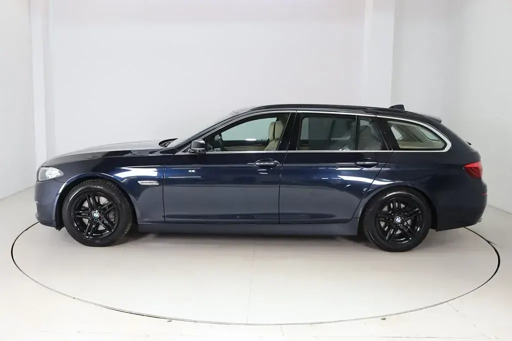 Gebraucht BMW 525 Luxury Line 218 PS (160 kW) 2017 Blau Kombi