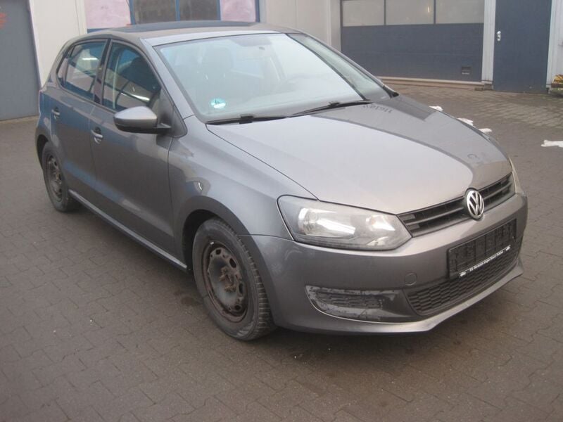 Grau Gebraucht 2012 VW Polo Trendline Limousine | 2.999 € (Superpreis) - Bild 1/4
