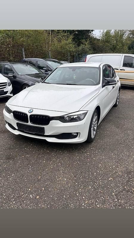 Weiß Gebraucht 2012 BMW 316 Limousine | 10.500 € (Etwas zu teuer) - Bild 1/4