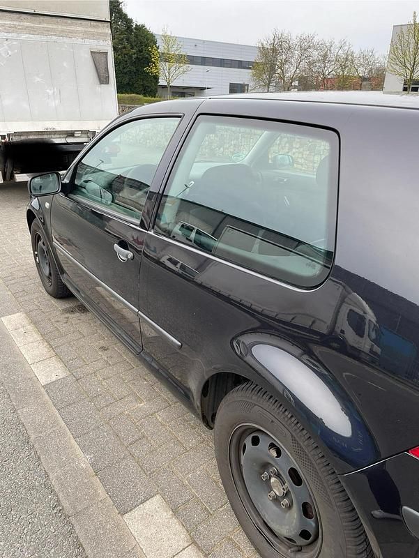 Gebraucht VW Golf IV 75 PS (55 kW) 2001 Schwarz Kleinwagen