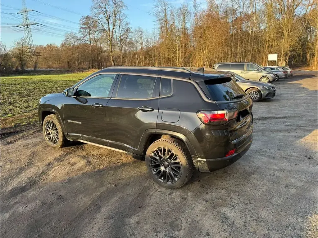 Second-hand Jeep Compass Summit 241 CP (177 kW) 2022 Negru SUV