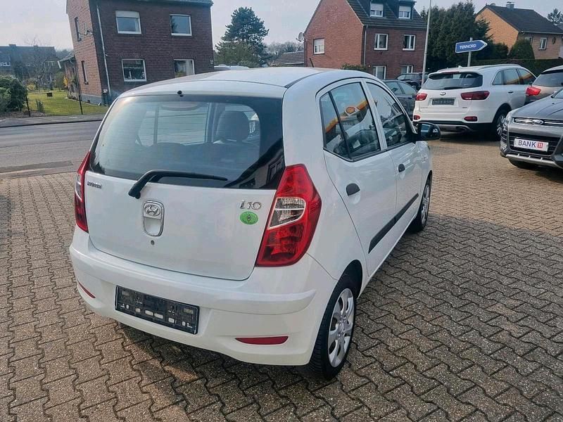 Gebraucht Hyundai i10 69 PS (50 kW) 2013 Weiß Kleinwagen