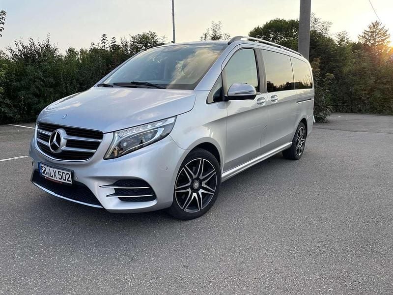 Silber Gebraucht 2016 Mercedes V250 Van / Kleinbus | 30.900 € (Fairer Preis) - Bild 1/4