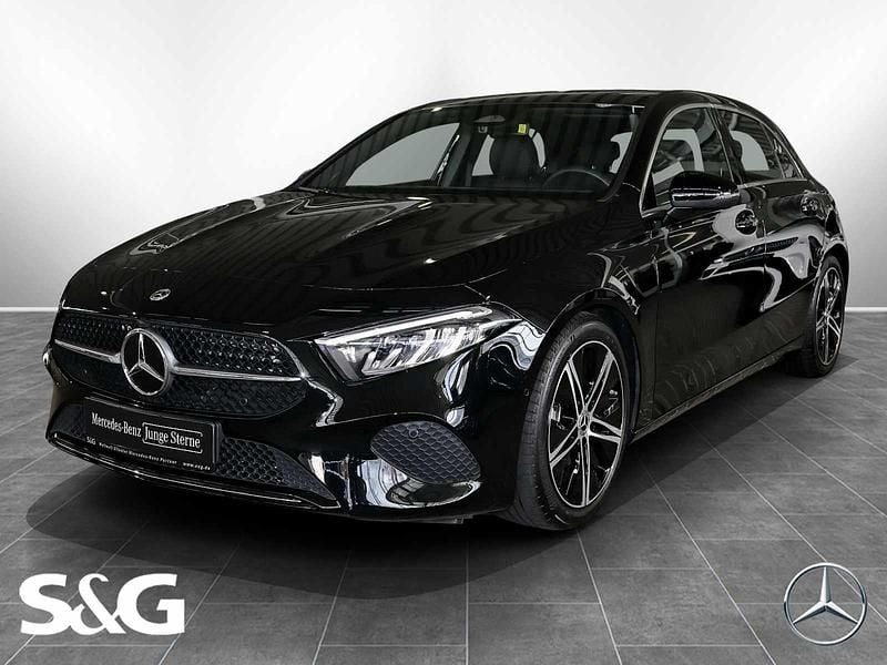 Gebraucht Mercedes A180 Progressive 136 PS (100 kW) 2024 Metalliclack kosmosschwarz Limousine