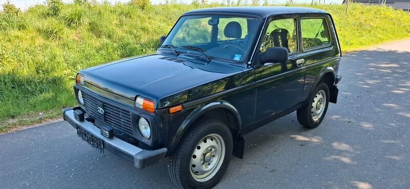 Blau Gebraucht 2014 Lada niva SUV | 3.900 € - Bild 1/4