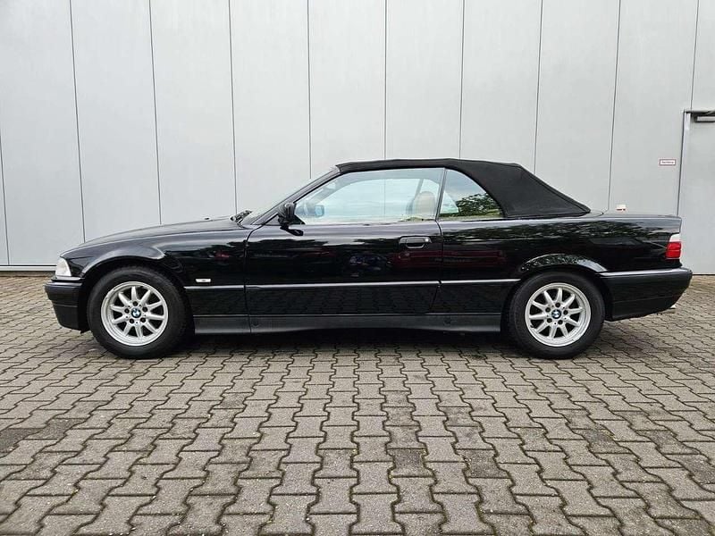 Gebraucht BMW 318 Cabriolet 116 PS (85 kW) 1997 Schwarz Cabrio