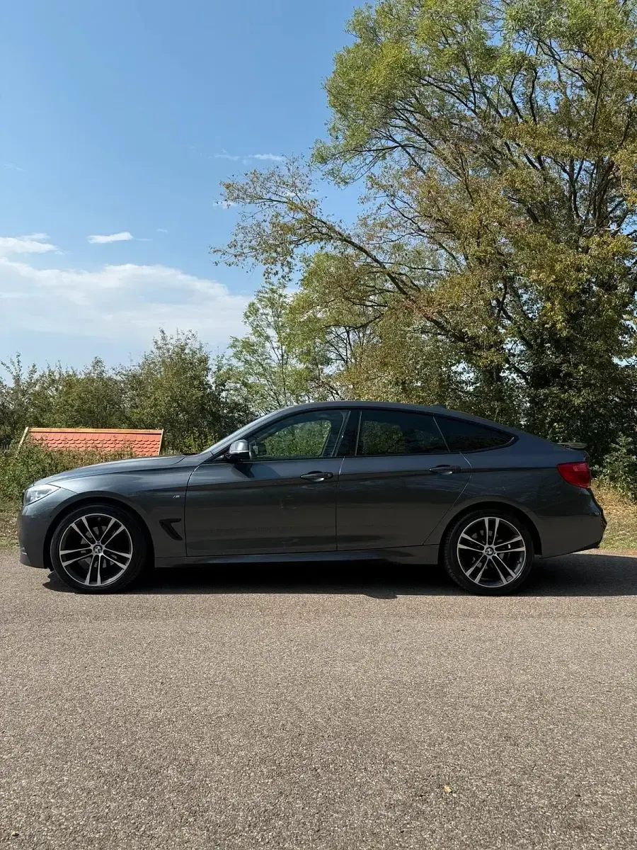 Gebraucht BMW 320 M Sport 190 PS (139 kW) 2019 Grau Limousine