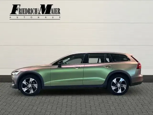 Gebraucht Volvo V60 CC Plus 197 PS (144 kW) 2023 Schwarz Kombi