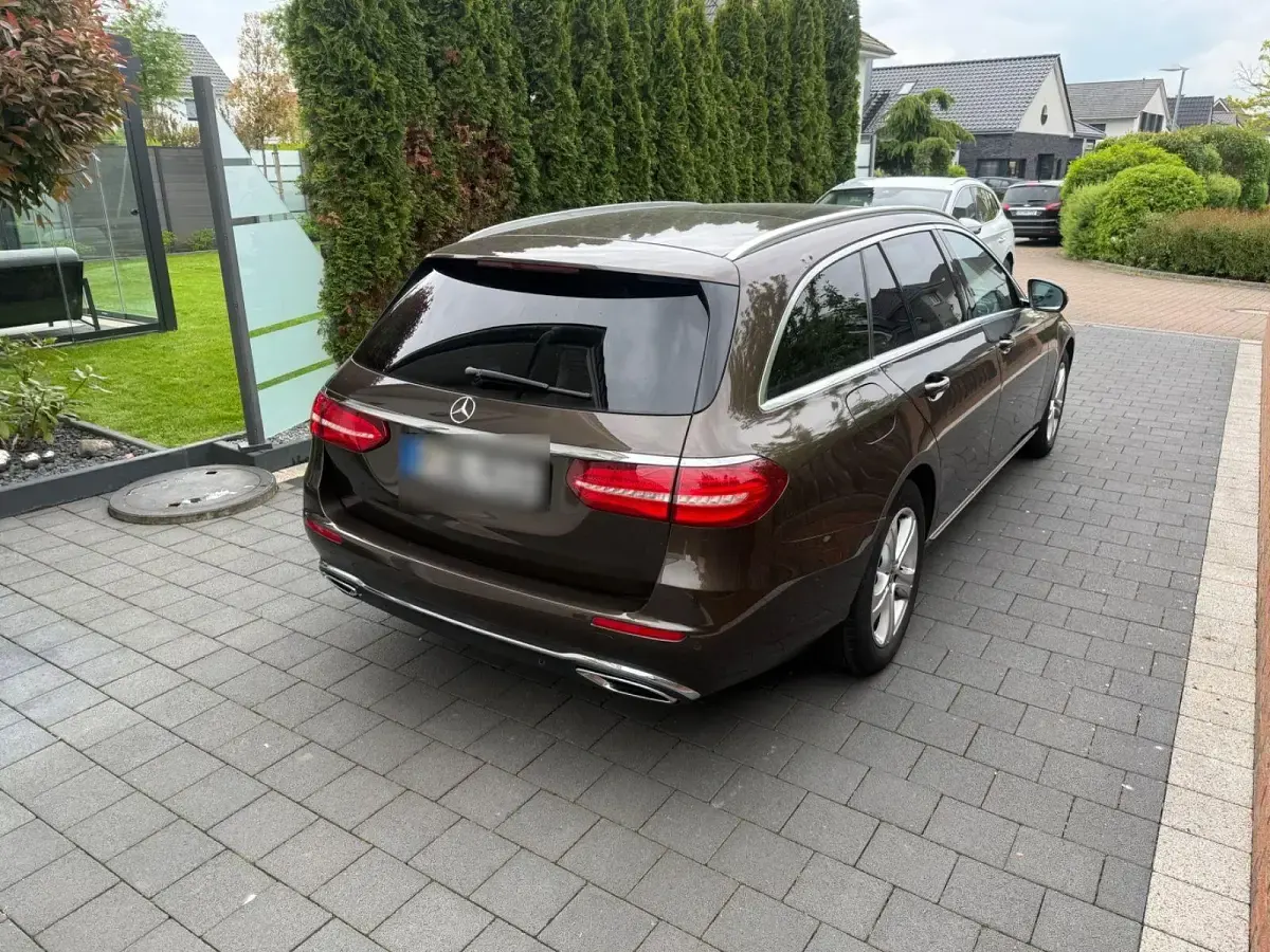 Gebraucht Mercedes E220 Avantgarde 194 PS (142 kW) 2017 Braun Kombi