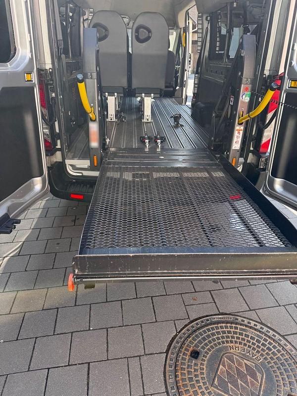 Gebraucht Ford Transit 170 PS (125 kW) 2019 Silber Van / Kleinbus