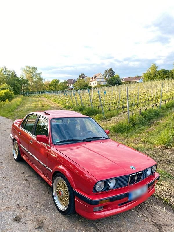 Używany BMW 325 170 KM (125 kW) 1991 Czerwony Sedan/Limuzyna