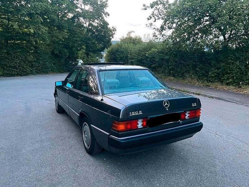 Gebraucht Mercedes 190 109 PS (80 kW) 1992 Violet Limousine