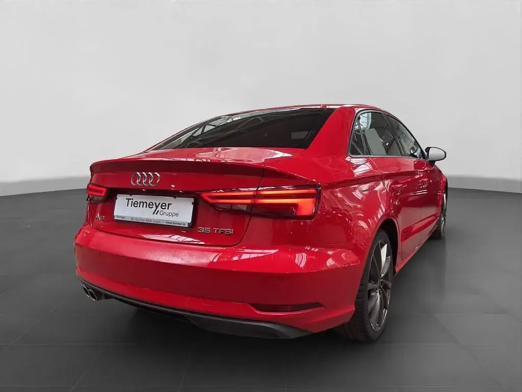 Gebraucht Audi A3 Sport 150 PS (110 kW) 2020 Rot Limousine