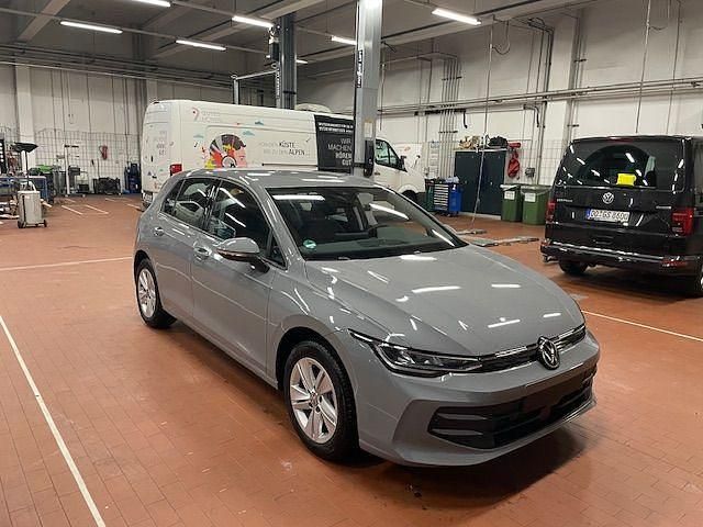 Gebraucht VW Golf VIII Life 116 PS (85 kW) 2025 Mondsteingrau Limousine