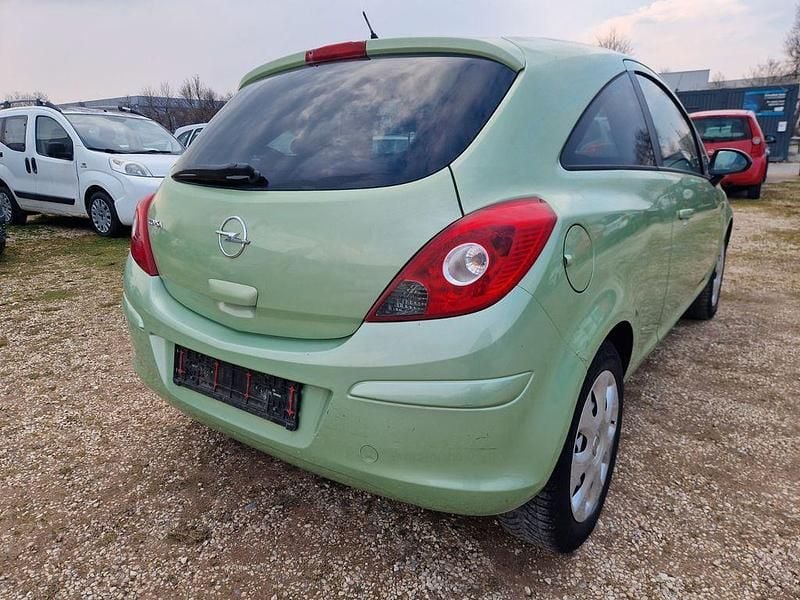 Gebraucht Opel Corsa Edition 87 PS (63 kW) 2011 Grün Kleinwagen