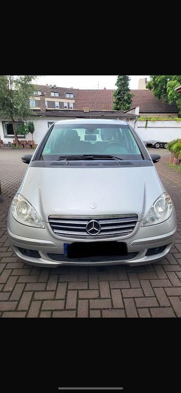 Silber Gebraucht 2005 Mercedes A180 Classic Van / Kleinbus | 3.690 € (Fairer Preis) - Bild 1/4