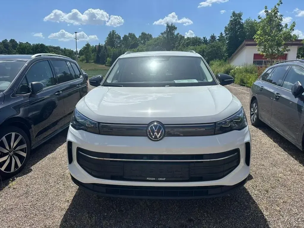 Gebraucht VW Tiguan Life 150 PS (110 kW) 2025 Pure white SUV