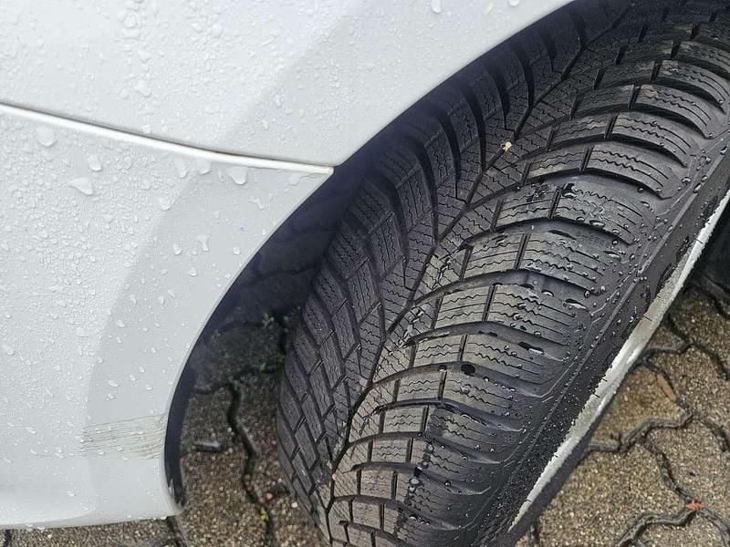 Gebraucht Ford Focus Viva 101 PS (74 kW) 2010 Frostweiß Kleinwagen