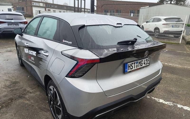 Gebraucht MG MG4 EV 125 kW (170 PS) 2023 Silber Kleinwagen