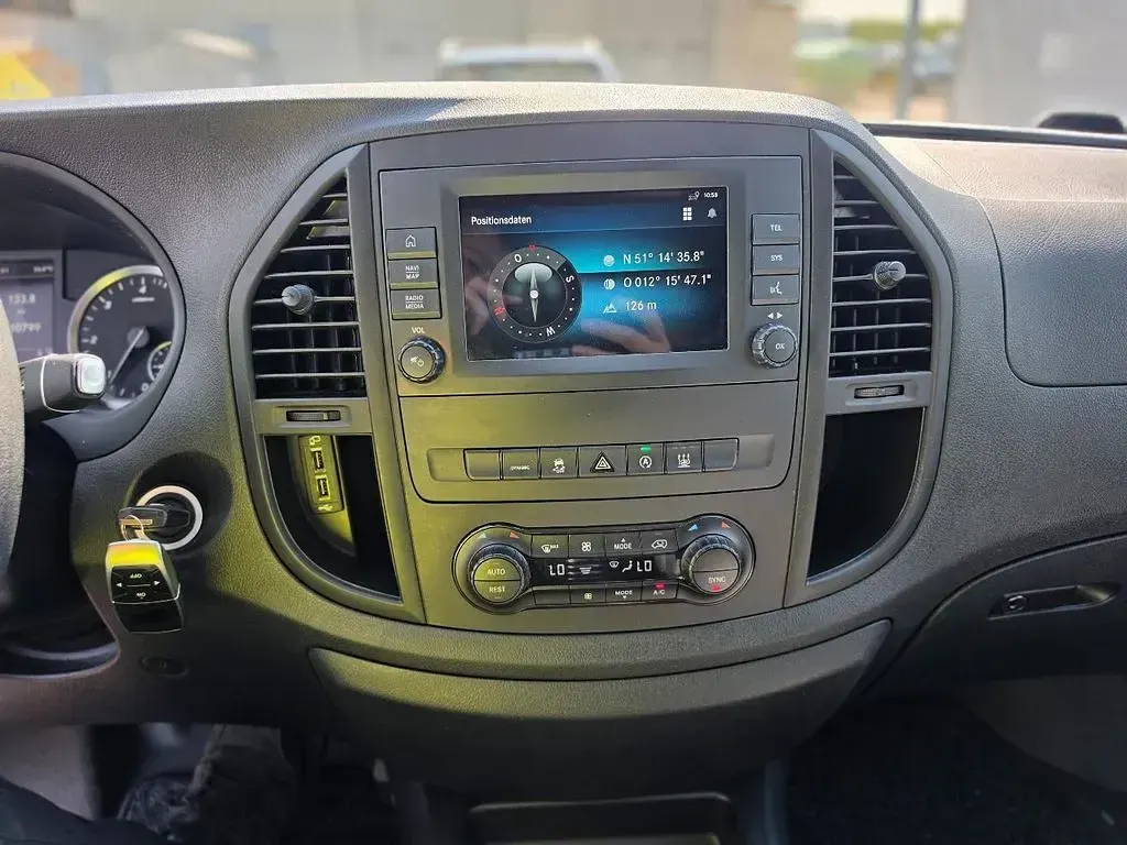 Gebraucht Mercedes Vito 163 PS (119 kW) 2022 Silber Van